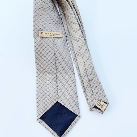 Donna Karan Metallic Mens Gold Patterned Tie - Picture 4 of 5